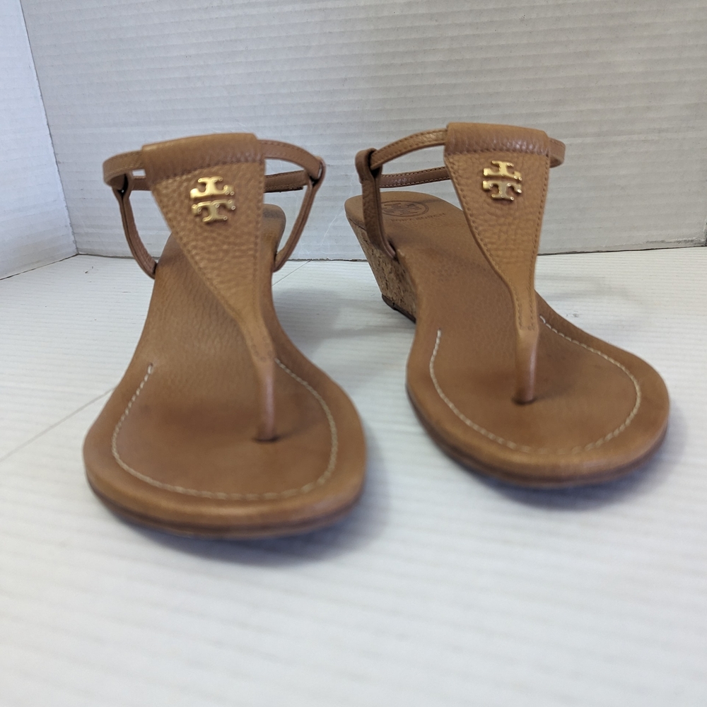 Tory Burch Emmy Brown Tan T-Strap Thong Gold Emblem Leather Sandals Size 8M US